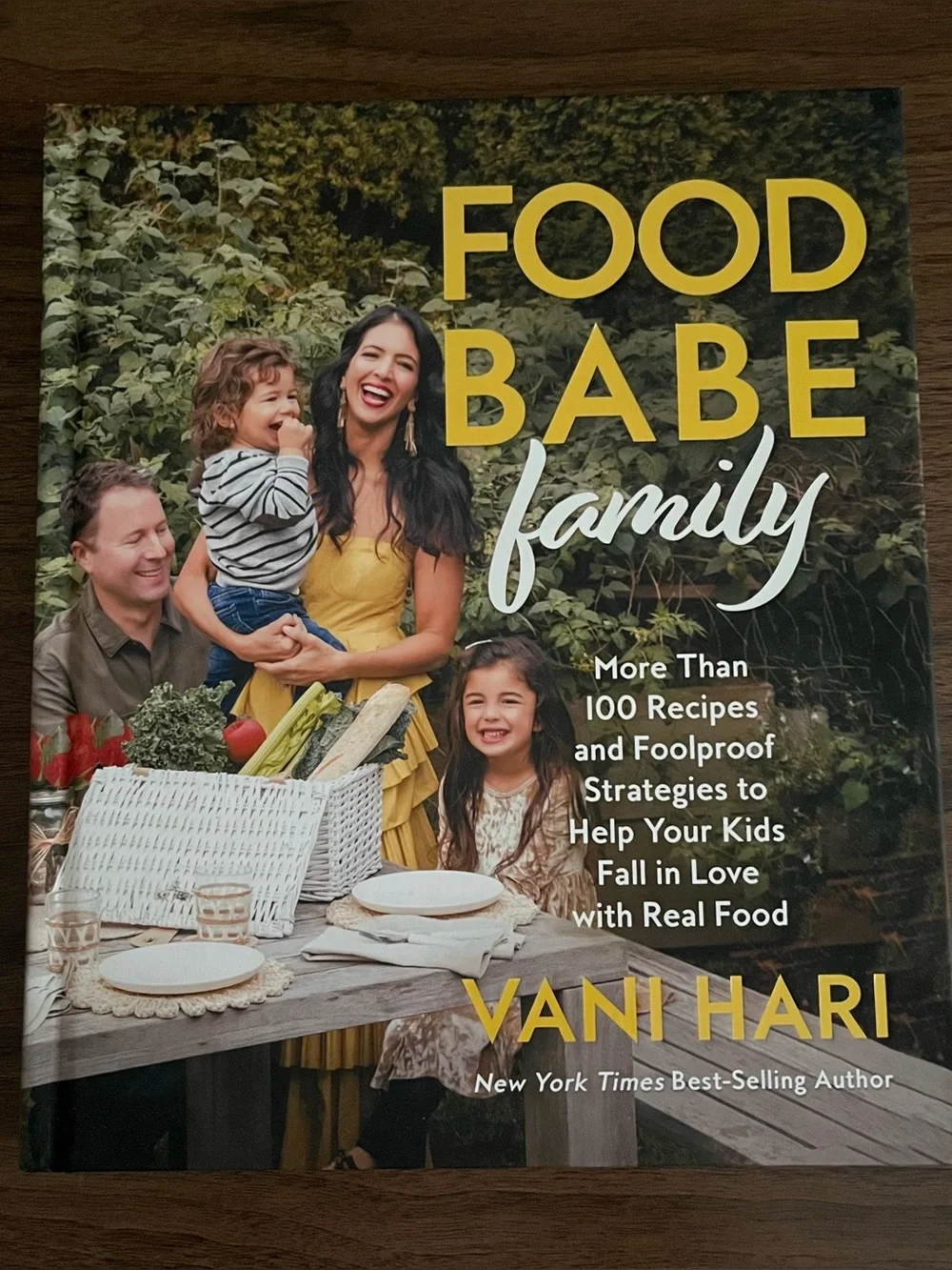 Food Babe Family: More Than 100 Recipes and Foolproof Strategies - Hardcover